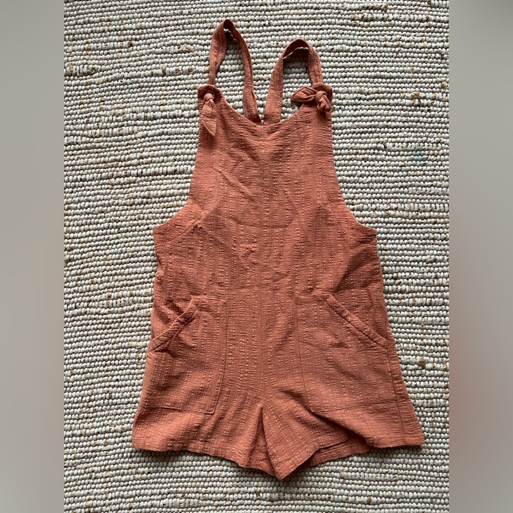 Art class shorts romper size Medium 7/8
